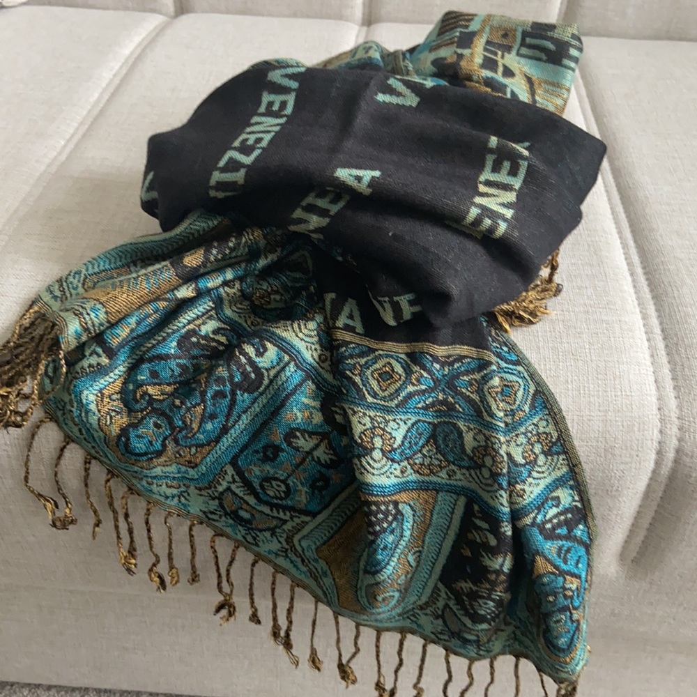 Authentic Italian Shawl/Scarf - Picture 6 of 6